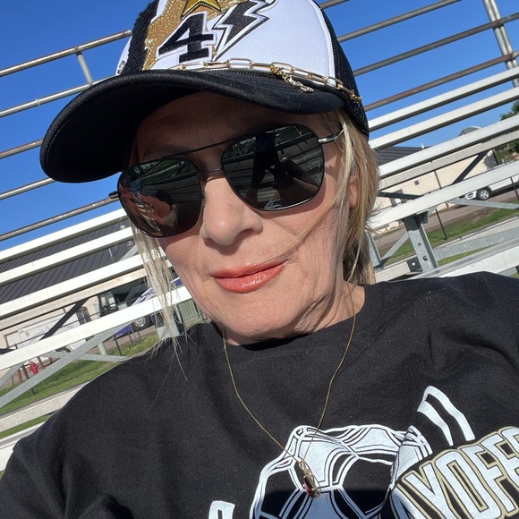 Meet your Posher, Gretchen - Picture 2 of 8